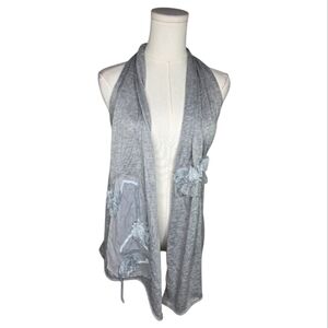 SYLC Camisa Gray Open Vest with Floral Lace Appliqué Boho Layering Top Small